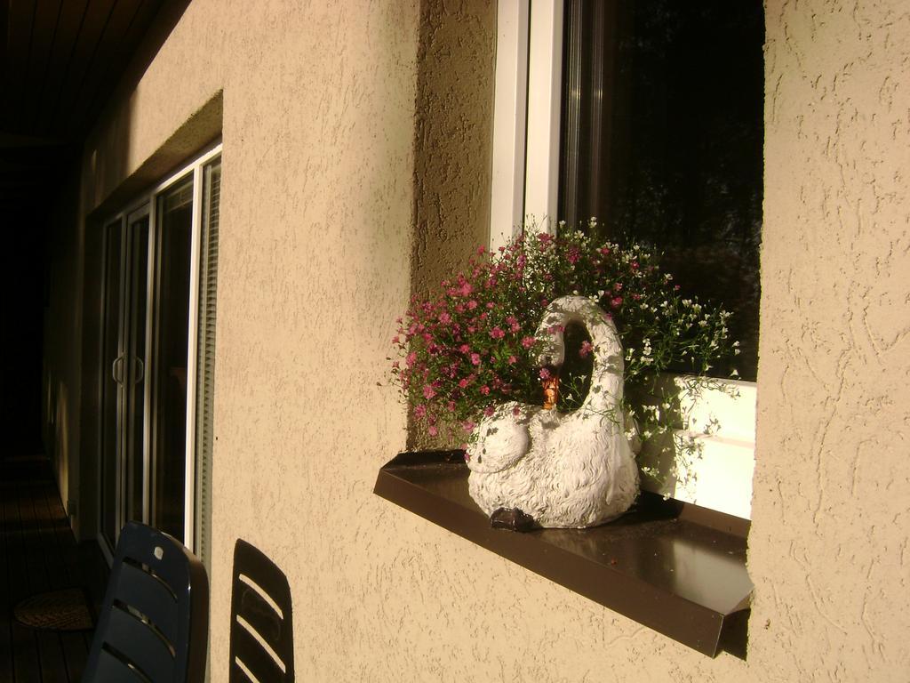 Mere Holiday House Salme Exterior photo
